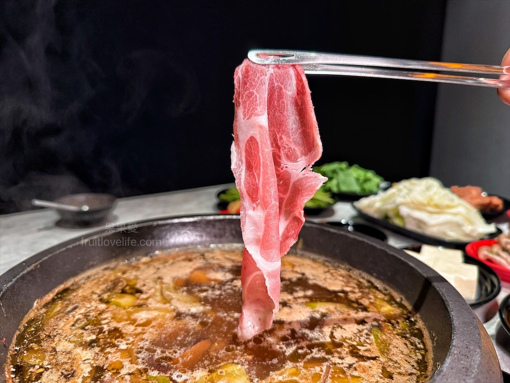 万錵同石頭火鍋|彰化埔心、員林交界的火鍋，先爆炒再煮，湯頭鮮香濃郁又回甘，必點秘製滷肉飯、手打鮮蝦滑 @果果愛Fruitlove