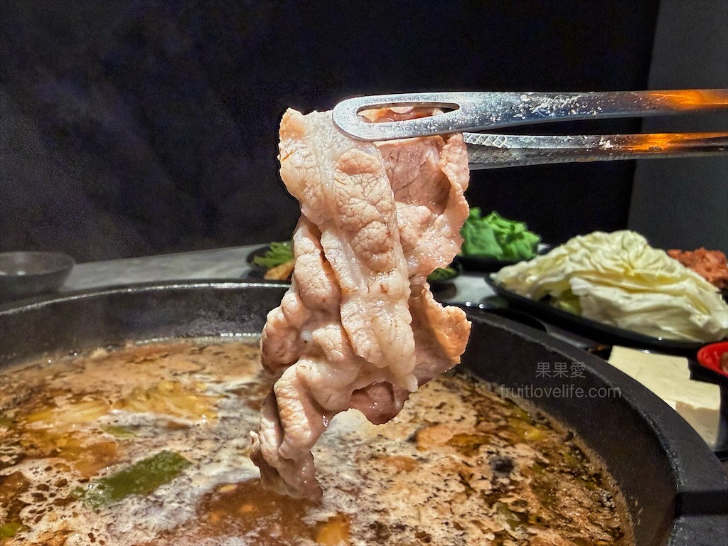 万錵同石頭火鍋|彰化埔心、員林交界的火鍋，先爆炒再煮，湯頭鮮香濃郁又回甘，必點秘製滷肉飯、手打鮮蝦滑 @果果愛Fruitlove