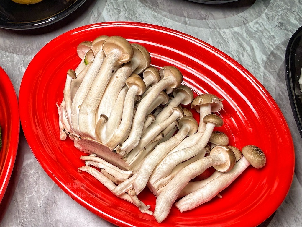 万錵同石頭火鍋|彰化埔心、員林交界的火鍋，先爆炒再煮，湯頭鮮香濃郁又回甘，必點秘製滷肉飯、手打鮮蝦滑 @果果愛Fruitlove