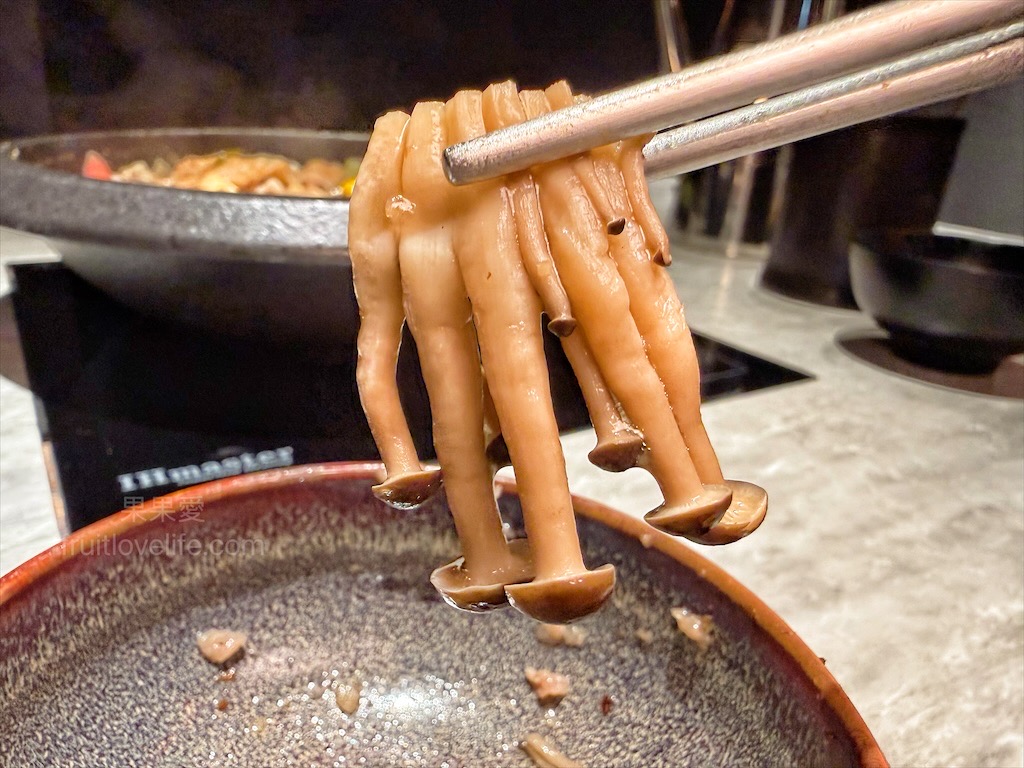 万錵同石頭火鍋|彰化埔心、員林交界的火鍋，先爆炒再煮，湯頭鮮香濃郁又回甘，必點秘製滷肉飯、手打鮮蝦滑 @果果愛Fruitlove