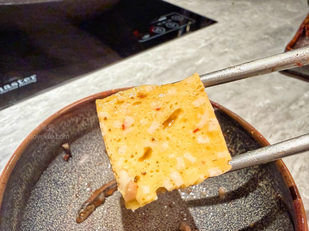 万錵同石頭火鍋|彰化埔心、員林交界的火鍋，先爆炒再煮，湯頭鮮香濃郁又回甘，必點秘製滷肉飯、手打鮮蝦滑 @果果愛Fruitlove