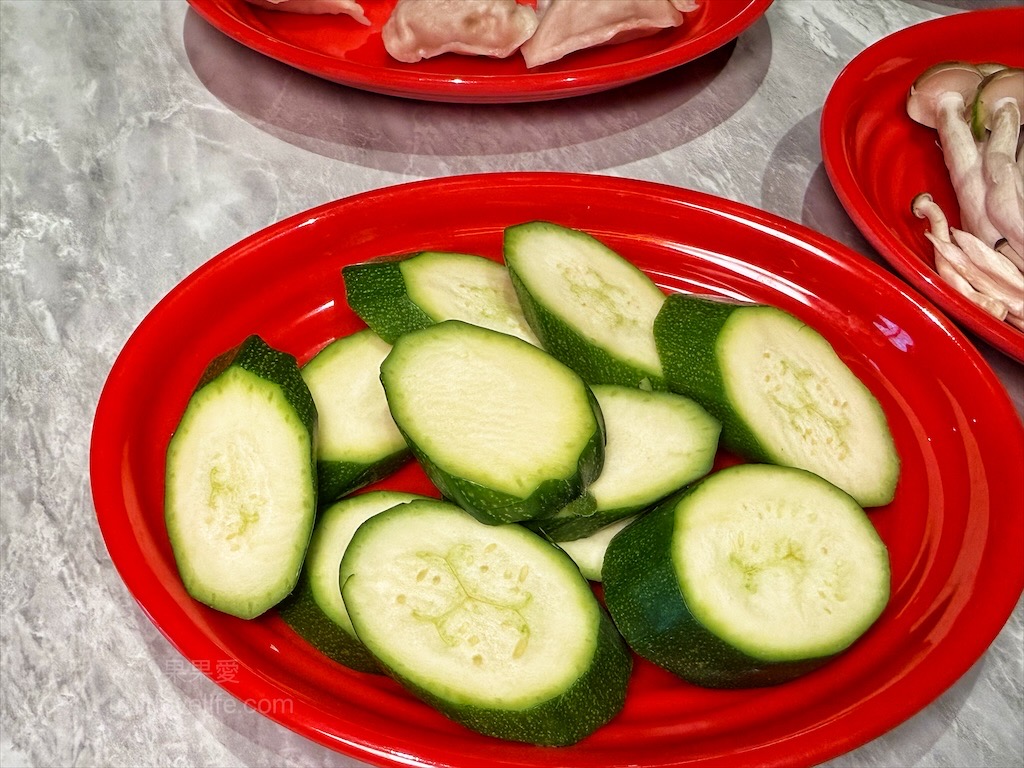 万錵同石頭火鍋|彰化埔心、員林交界的火鍋，先爆炒再煮，湯頭鮮香濃郁又回甘，必點秘製滷肉飯、手打鮮蝦滑 @果果愛Fruitlove