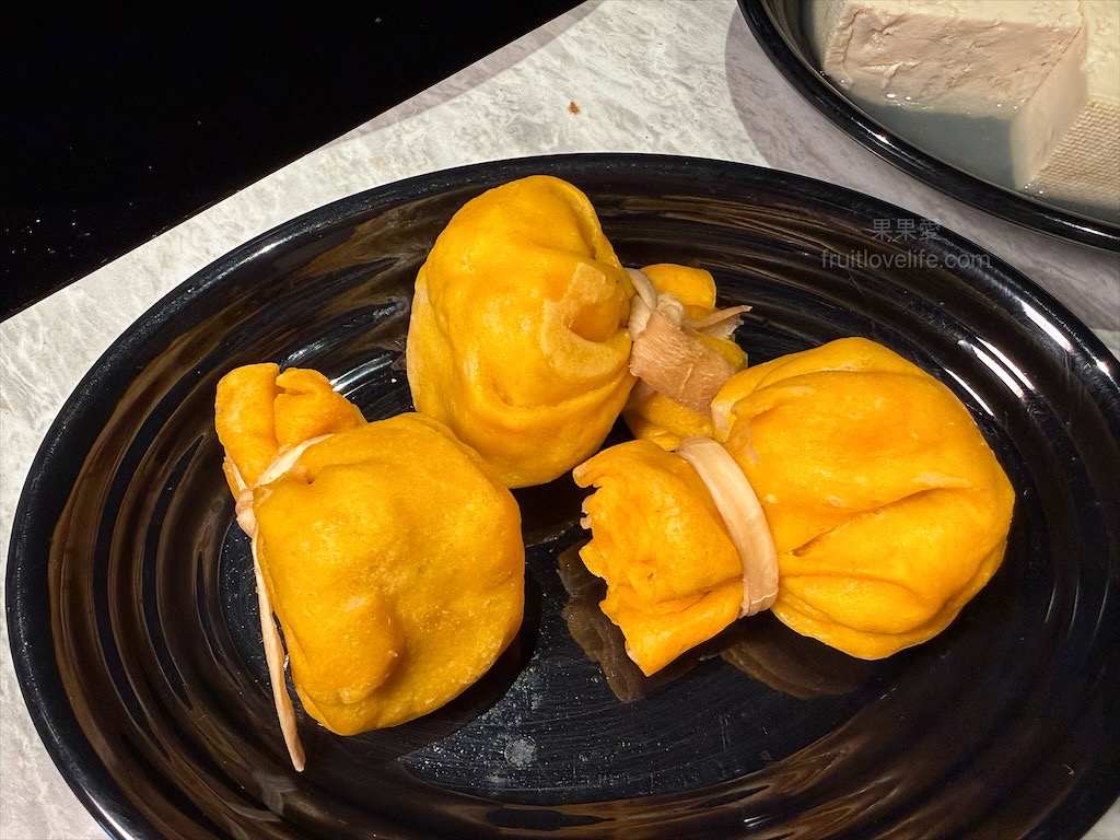 万錵同石頭火鍋|彰化埔心、員林交界的火鍋，先爆炒再煮，湯頭鮮香濃郁又回甘，必點秘製滷肉飯、手打鮮蝦滑 @果果愛Fruitlove