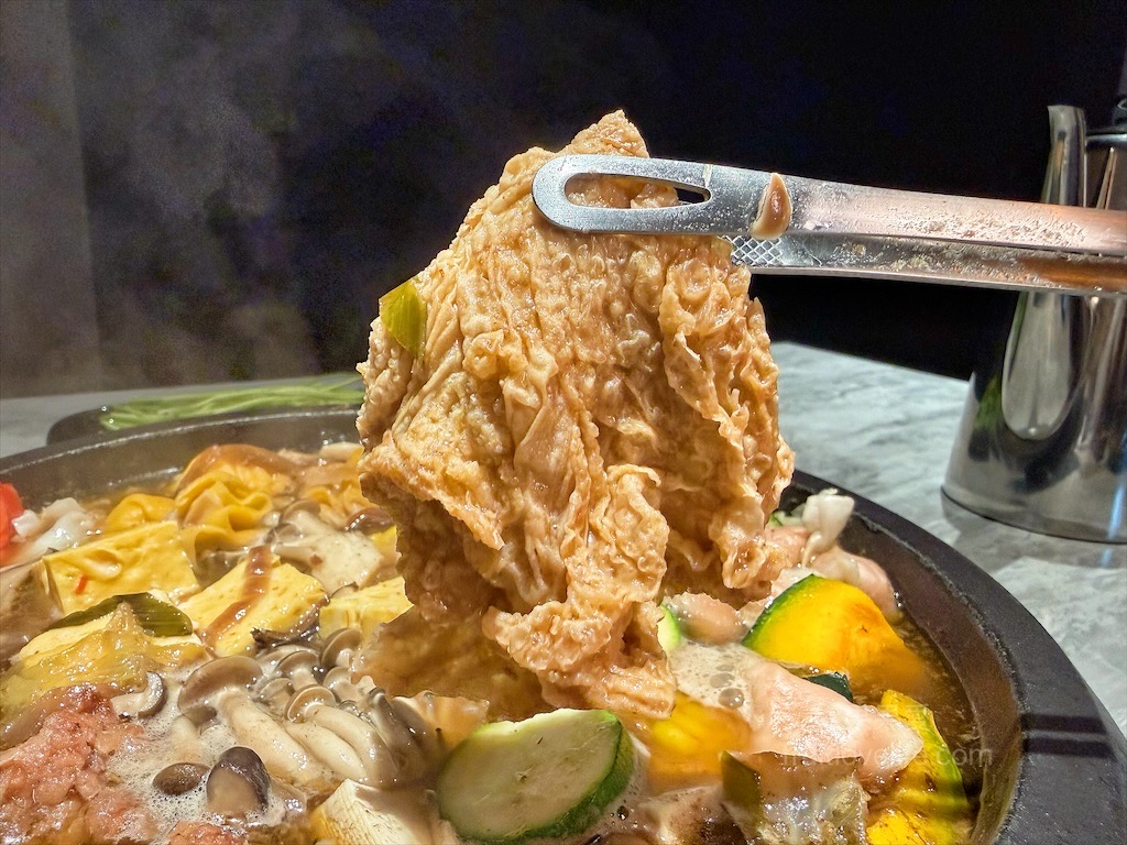 万錵同石頭火鍋|彰化埔心、員林交界的火鍋，先爆炒再煮，湯頭鮮香濃郁又回甘，必點秘製滷肉飯、手打鮮蝦滑 @果果愛Fruitlove