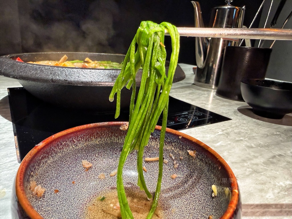 万錵同石頭火鍋|彰化埔心、員林交界的火鍋，先爆炒再煮，湯頭鮮香濃郁又回甘，必點秘製滷肉飯、手打鮮蝦滑 @果果愛Fruitlove