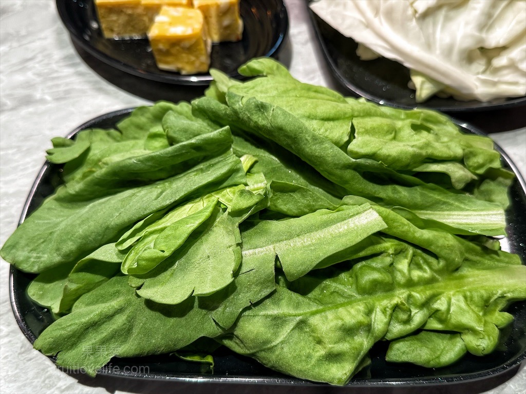 万錵同石頭火鍋|彰化埔心、員林交界的火鍋，先爆炒再煮，湯頭鮮香濃郁又回甘，必點秘製滷肉飯、手打鮮蝦滑 @果果愛Fruitlove