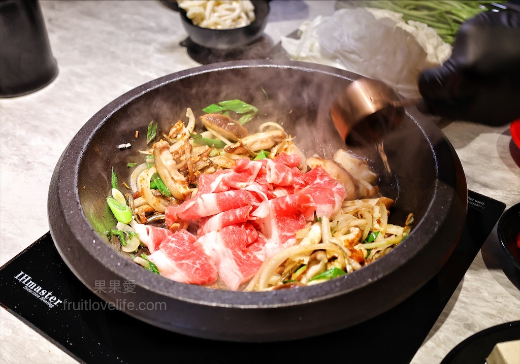 万錵同石頭火鍋|彰化埔心、員林交界的火鍋，先爆炒再煮，湯頭鮮香濃郁又回甘，必點秘製滷肉飯、手打鮮蝦滑 @果果愛Fruitlove