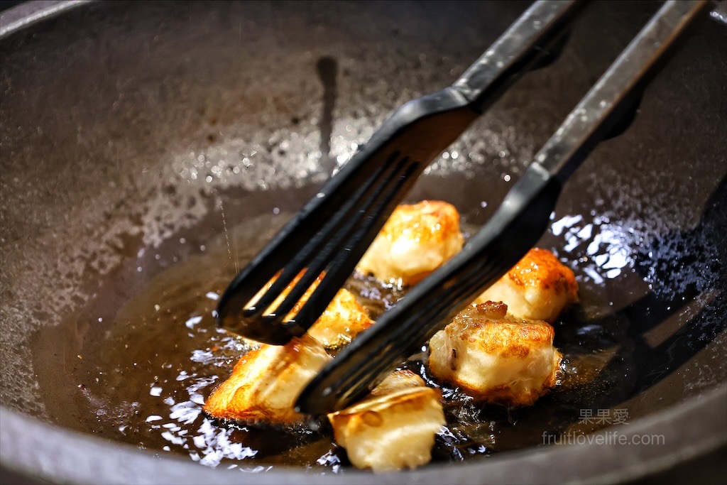 万錵同石頭火鍋|彰化埔心、員林交界的火鍋，先爆炒再煮，湯頭鮮香濃郁又回甘，必點秘製滷肉飯、手打鮮蝦滑 @果果愛Fruitlove