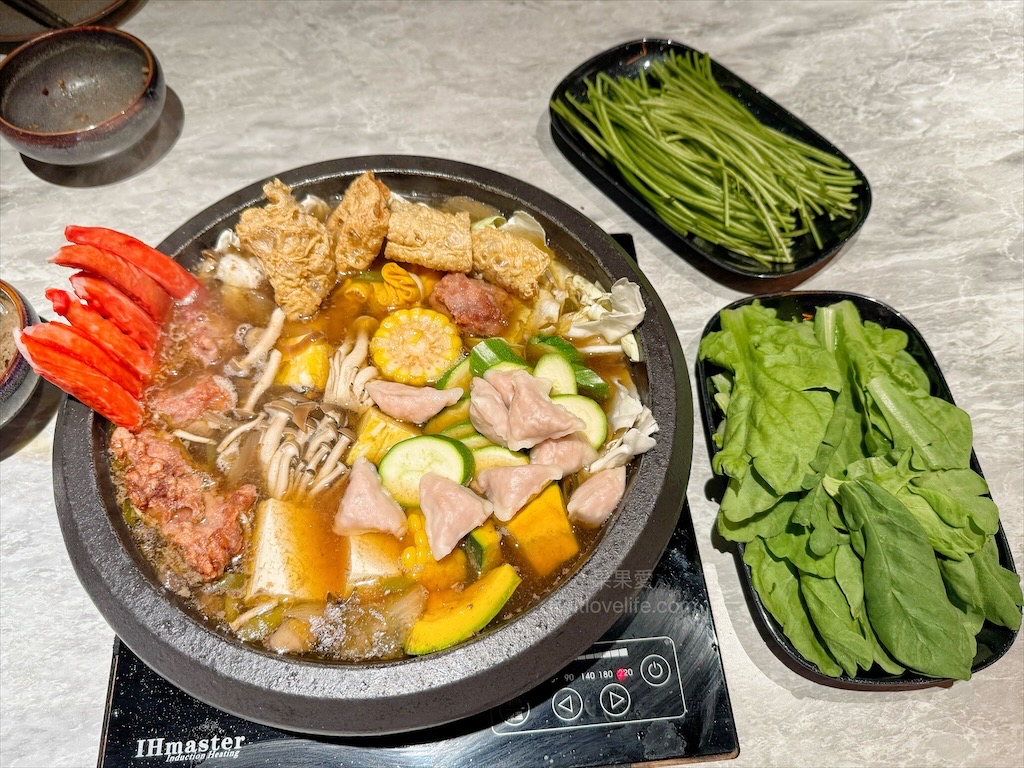 万錵同石頭火鍋|彰化埔心、員林交界的火鍋，先爆炒再煮，湯頭鮮香濃郁又回甘，必點秘製滷肉飯、手打鮮蝦滑 @果果愛Fruitlove