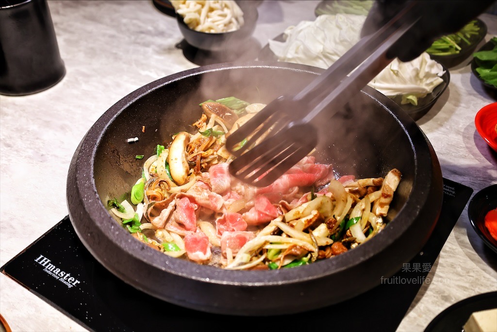 万錵同石頭火鍋|彰化埔心、員林交界的火鍋，先爆炒再煮，湯頭鮮香濃郁又回甘，必點秘製滷肉飯、手打鮮蝦滑 @果果愛Fruitlove