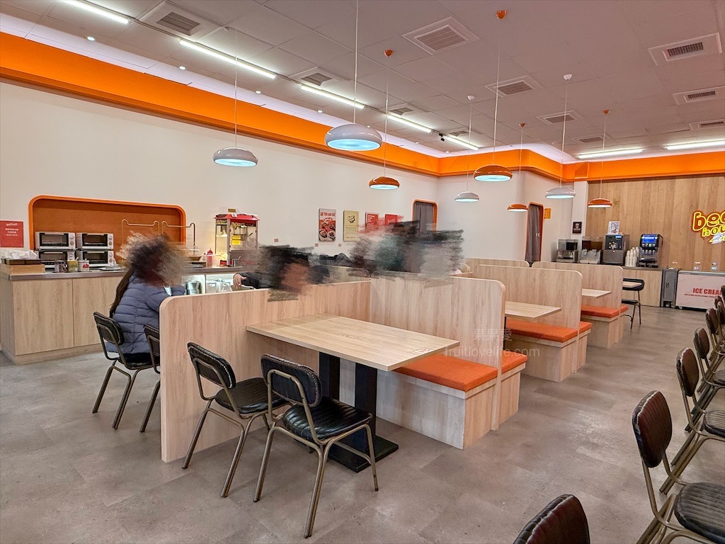 小牛室北屯軍功店 |台中北屯牛排，平價排餐、手工披薩+自助吧吃到飽，排餐裡麵條可吃飽 @果果愛Fruitlove