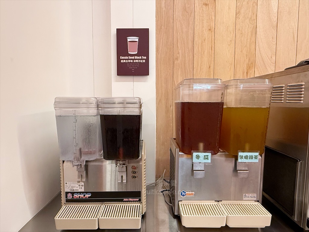 小牛室北屯軍功店 |台中北屯牛排，平價排餐、手工披薩+自助吧吃到飽，排餐裡麵條可吃飽 @果果愛Fruitlove