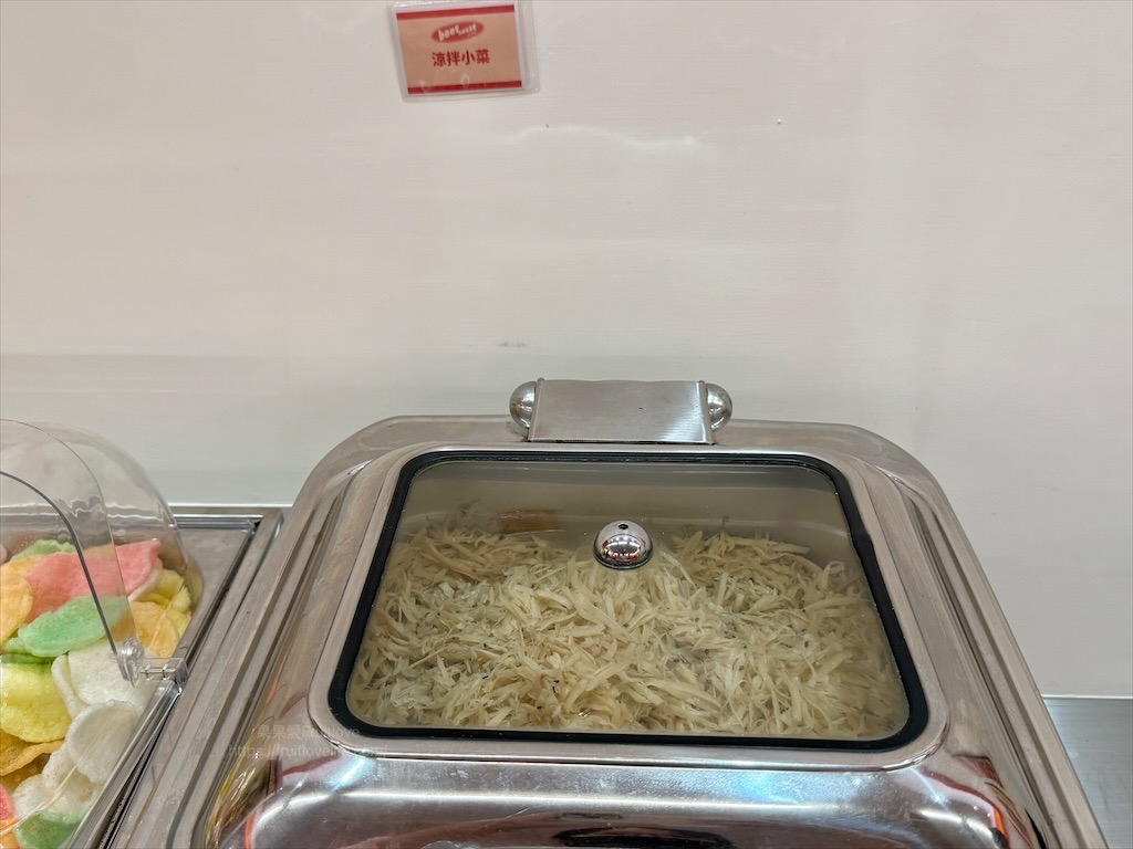 小牛室北屯軍功店 |台中北屯牛排，平價排餐、手工披薩+自助吧吃到飽，排餐裡麵條可吃飽 @果果愛Fruitlove