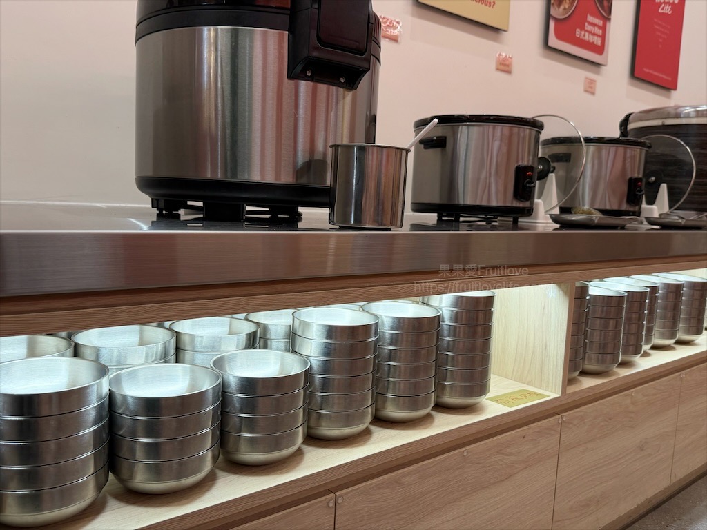 小牛室北屯軍功店 |台中北屯牛排，平價排餐、手工披薩+自助吧吃到飽，排餐裡麵條可吃飽 @果果愛Fruitlove