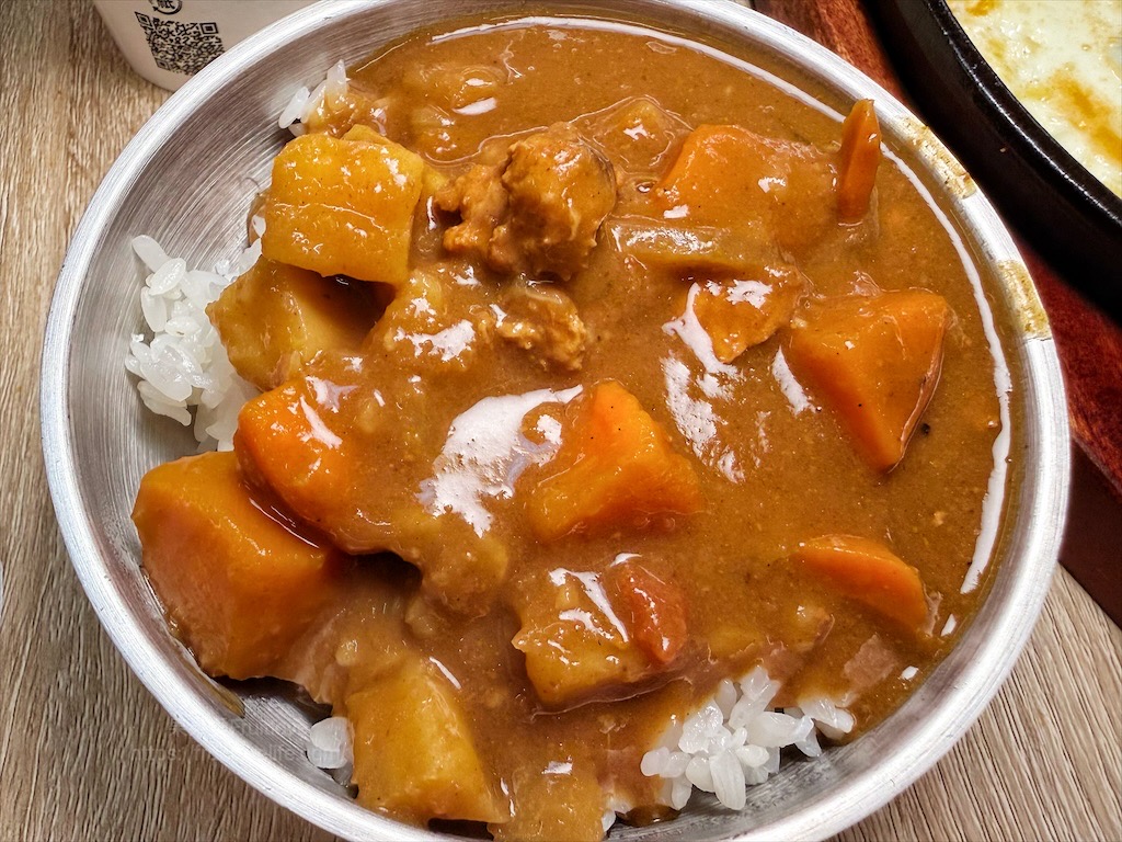 小牛室北屯軍功店 |台中北屯牛排，平價排餐、手工披薩+自助吧吃到飽，排餐裡麵條可吃飽 @果果愛Fruitlove