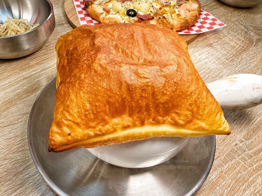 小牛室北屯軍功店 |台中北屯牛排，平價排餐、手工披薩+自助吧吃到飽，排餐裡麵條可吃飽 @果果愛Fruitlove