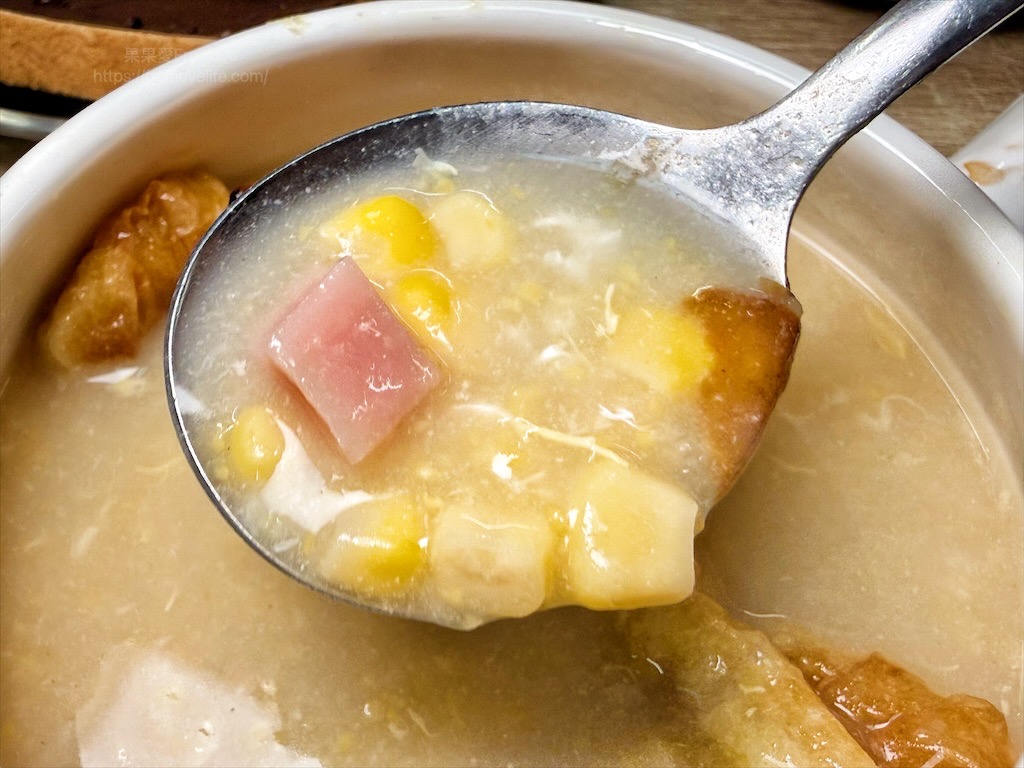 小牛室北屯軍功店 |台中北屯牛排，平價排餐、手工披薩+自助吧吃到飽，排餐裡麵條可吃飽 @果果愛Fruitlove