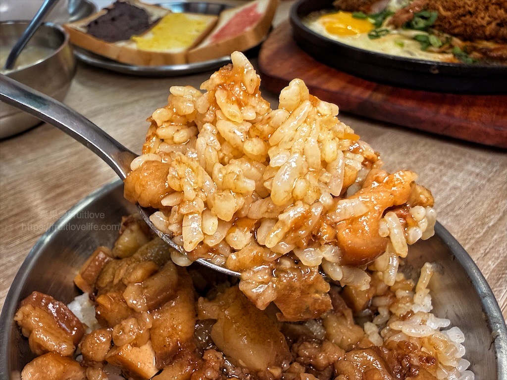 小牛室北屯軍功店 |台中北屯牛排，平價排餐、手工披薩+自助吧吃到飽，排餐裡麵條可吃飽 @果果愛Fruitlove