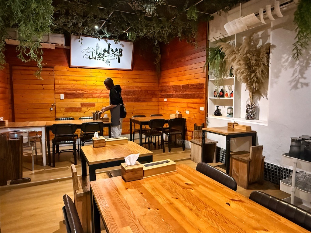 山終小鄰|台中西屯義大利麵專賣，逢甲巷弄深夜微醺食堂，義大利麵份量多又好吃，六種口味給你挑選 @果果愛Fruitlove