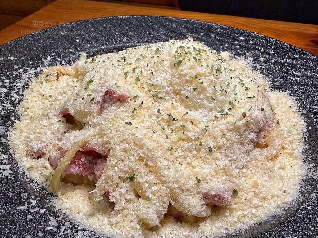 山終小鄰|台中西屯義大利麵專賣，逢甲巷弄深夜微醺食堂，義大利麵份量多又好吃，六種口味給你挑選 @果果愛Fruitlove