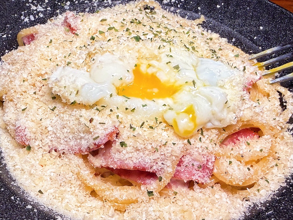 山終小鄰|台中西屯義大利麵專賣，逢甲巷弄深夜微醺食堂，義大利麵份量多又好吃，六種口味給你挑選 @果果愛Fruitlove