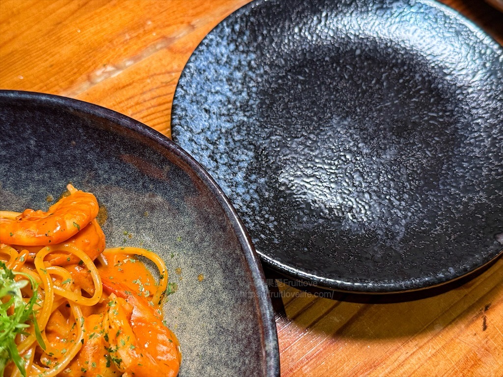 山終小鄰|台中西屯義大利麵專賣，逢甲巷弄深夜微醺食堂，義大利麵份量多又好吃，六種口味給你挑選 @果果愛Fruitlove