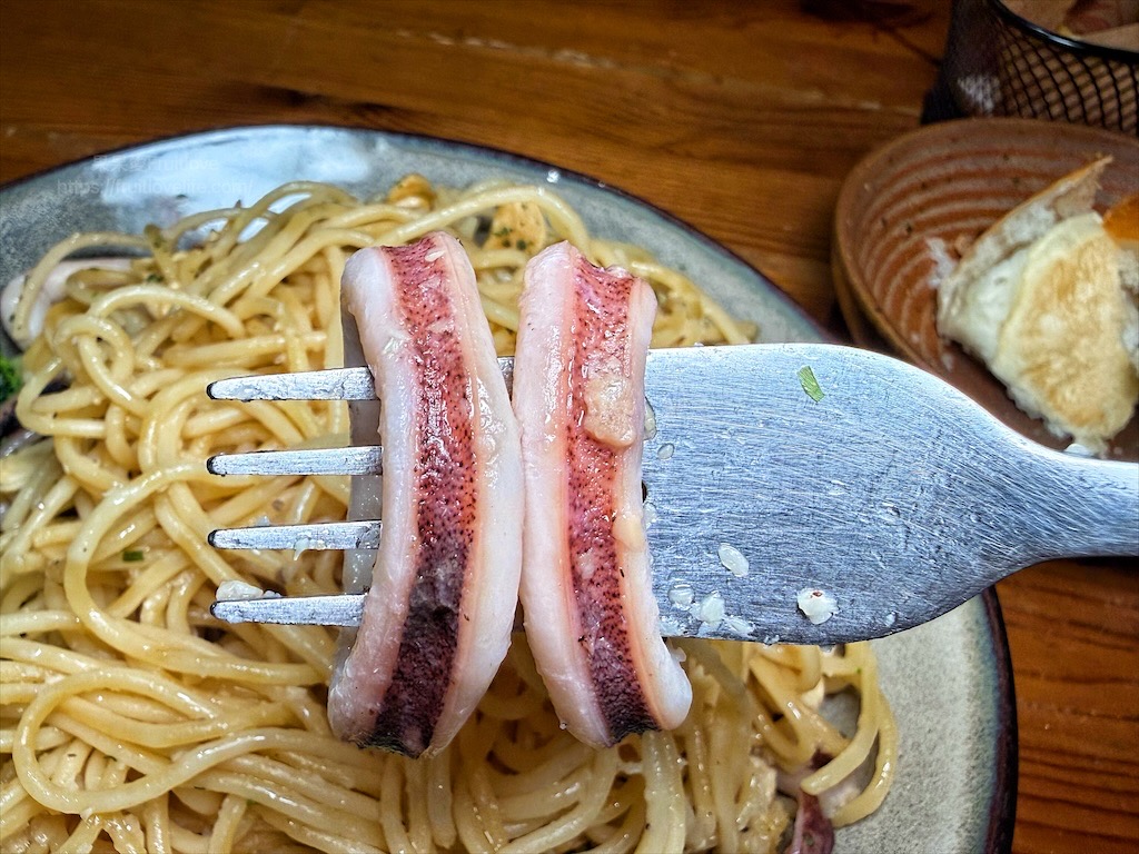 山終小鄰|台中西屯義大利麵專賣，逢甲巷弄深夜微醺食堂，義大利麵份量多又好吃，六種口味給你挑選 @果果愛Fruitlove