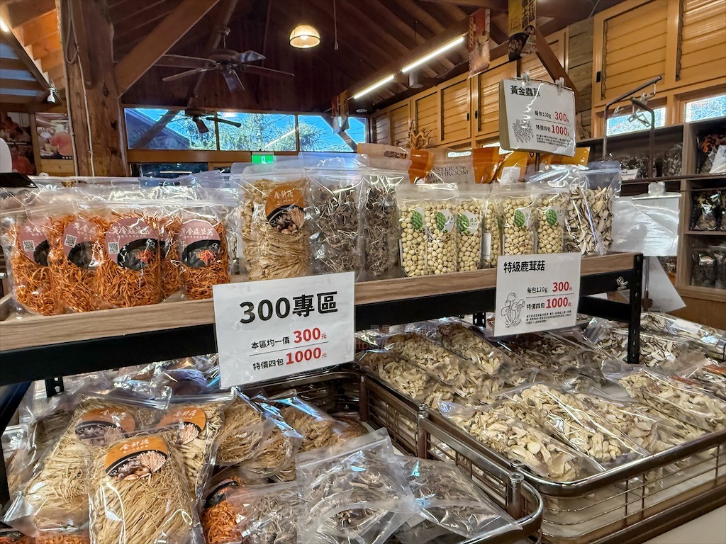 菇神新社店X阿亮香菇園|台中新社半日遊,米其林和必比登推薦火鍋,還有多樣功夫菜,親子採菇趣、寵物友善 @果果愛Fruitlove 菇神新社店X阿亮香菇園|台中新社半日遊,米其林和必比登推薦火鍋,還有多樣功夫菜,親子採菇趣、寵物友善 @果果愛Fruitlove