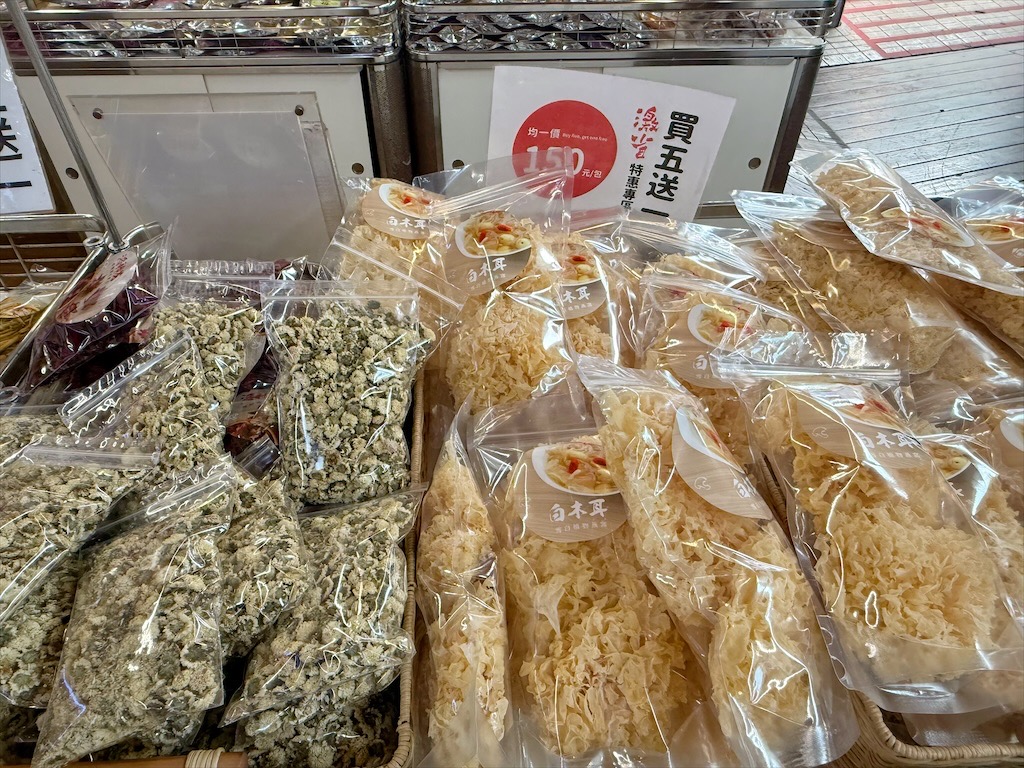 菇神新社店X阿亮香菇園|台中新社半日遊,米其林和必比登推薦火鍋,還有多樣功夫菜,親子採菇趣、寵物友善 @果果愛Fruitlove 菇神新社店X阿亮香菇園|台中新社半日遊,米其林和必比登推薦火鍋,還有多樣功夫菜,親子採菇趣、寵物友善 @果果愛Fruitlove