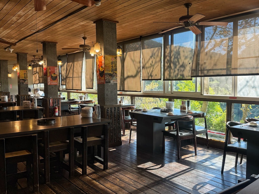 菇神新社店X阿亮香菇園|台中新社半日遊,米其林和必比登推薦火鍋,還有多樣功夫菜,親子採菇趣、寵物友善 @果果愛Fruitlove 菇神新社店X阿亮香菇園|台中新社半日遊,米其林和必比登推薦火鍋,還有多樣功夫菜,親子採菇趣、寵物友善 @果果愛Fruitlove