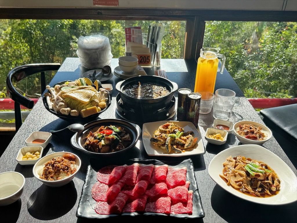 菇神新社店X阿亮香菇園|台中新社半日遊,米其林和必比登推薦火鍋,還有多樣功夫菜,親子採菇趣、寵物友善 @果果愛Fruitlove 菇神新社店X阿亮香菇園|台中新社半日遊,米其林和必比登推薦火鍋,還有多樣功夫菜,親子採菇趣、寵物友善 @果果愛Fruitlove