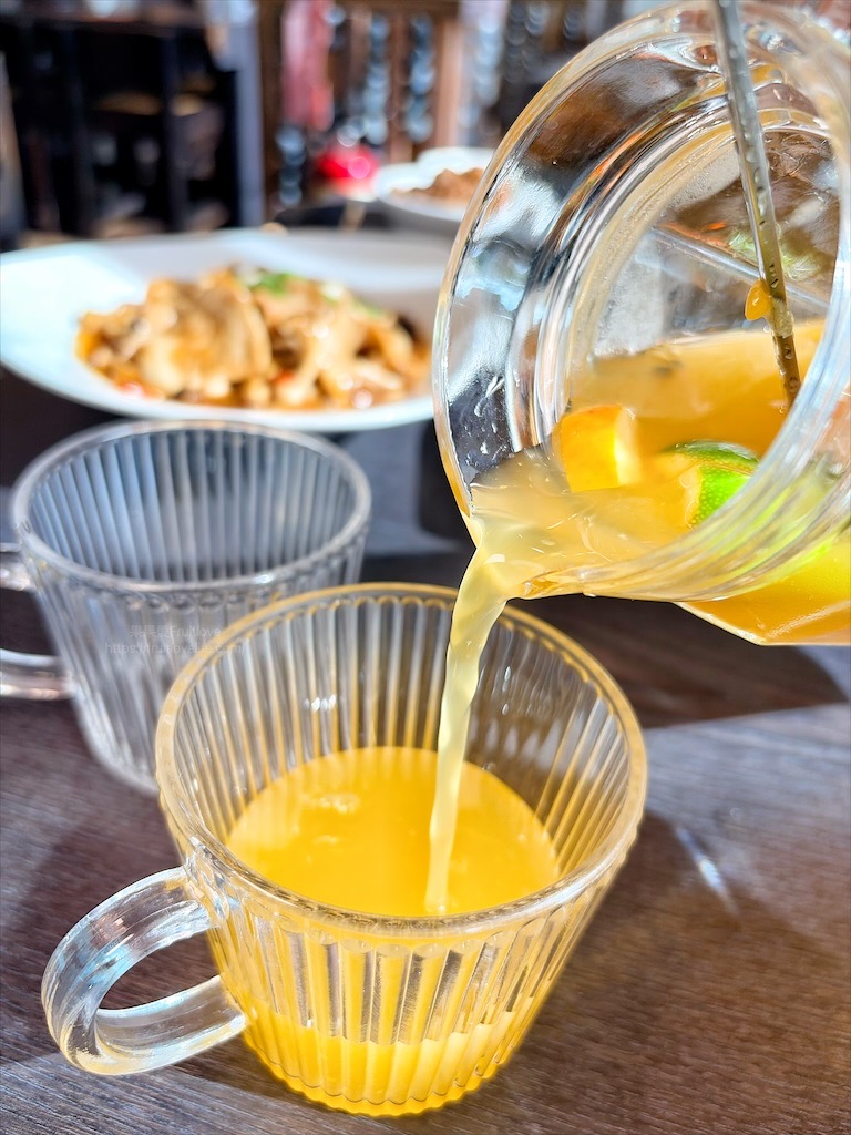 菇神新社店X阿亮香菇園|台中新社半日遊,米其林和必比登推薦火鍋,還有多樣功夫菜,親子採菇趣、寵物友善 @果果愛Fruitlove 菇神新社店X阿亮香菇園|台中新社半日遊,米其林和必比登推薦火鍋,還有多樣功夫菜,親子採菇趣、寵物友善 @果果愛Fruitlove