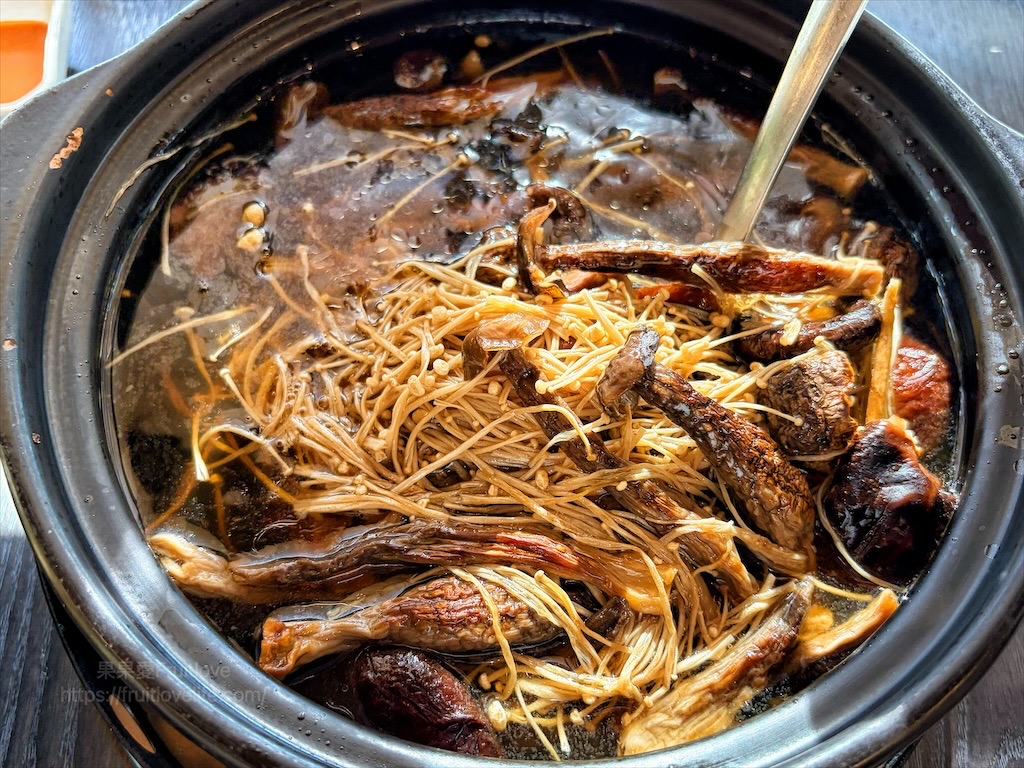 菇神新社店X阿亮香菇園|台中新社半日遊，米其林和必比登推薦火鍋，還有多樣功夫菜，親子採菇趣、寵物友善 @果果愛Fruitlove