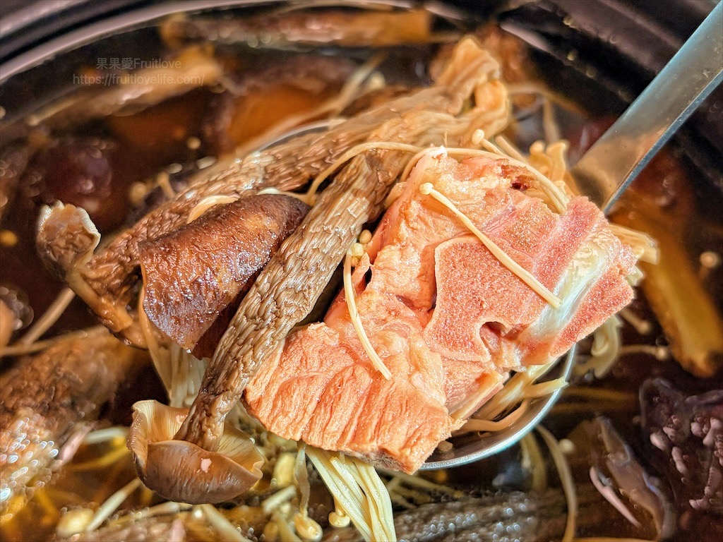 菇神新社店X阿亮香菇園|台中新社半日遊,米其林和必比登推薦火鍋,還有多樣功夫菜,親子採菇趣、寵物友善 @果果愛Fruitlove 菇神新社店X阿亮香菇園|台中新社半日遊,米其林和必比登推薦火鍋,還有多樣功夫菜,親子採菇趣、寵物友善 @果果愛Fruitlove