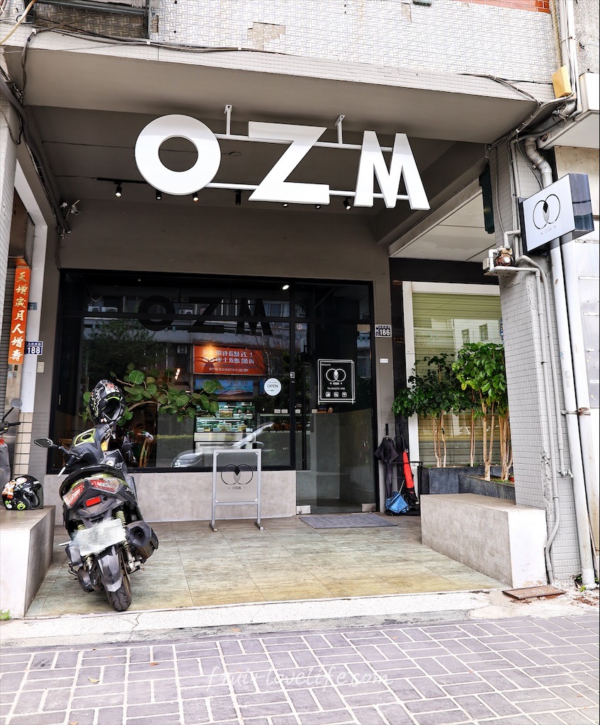 OZM啢男|台中西區寵物友善甜點、咖啡廳，品嚐超人氣歐式肉桂捲與手作司康，與毛孩一同享受下午茶時光 @果果愛Fruitlove