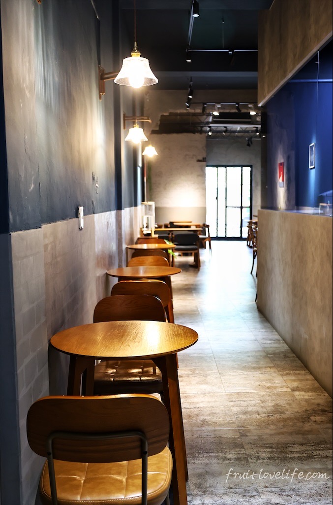 OZM啢男|台中西區寵物友善甜點、咖啡廳，品嚐超人氣歐式肉桂捲與手作司康，與毛孩一同享受下午茶時光 @果果愛Fruitlove