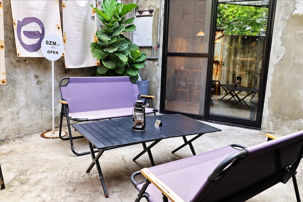 OZM啢男|台中西區寵物友善甜點、咖啡廳，品嚐超人氣歐式肉桂捲與手作司康，與毛孩一同享受下午茶時光 @果果愛Fruitlove