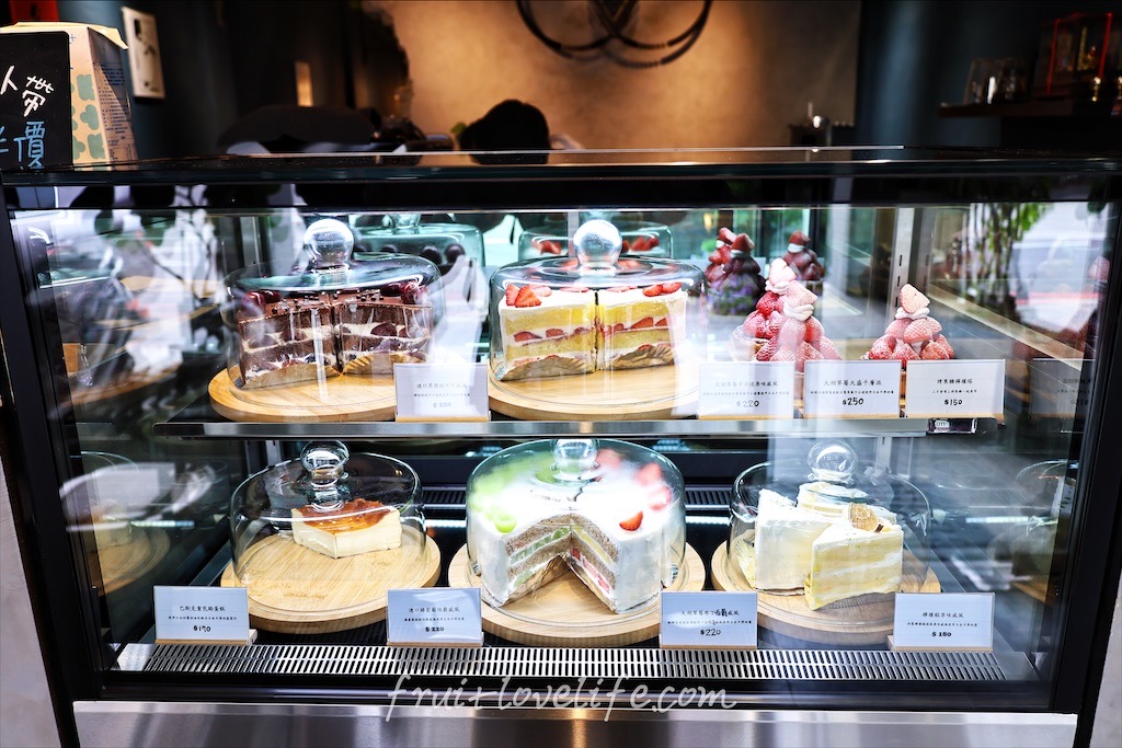 OZM啢男|台中西區寵物友善甜點、咖啡廳，品嚐超人氣歐式肉桂捲與手作司康，與毛孩一同享受下午茶時光 @果果愛Fruitlove