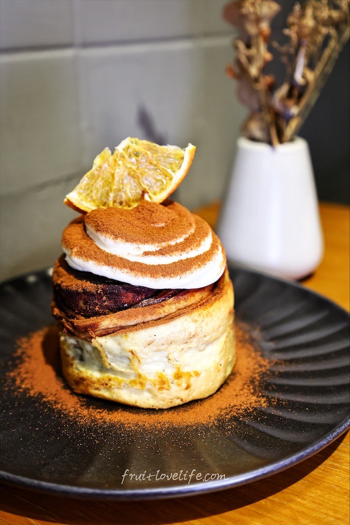 OZM啢男|台中西區寵物友善甜點、咖啡廳，品嚐超人氣歐式肉桂捲與手作司康，與毛孩一同享受下午茶時光 @果果愛Fruitlove