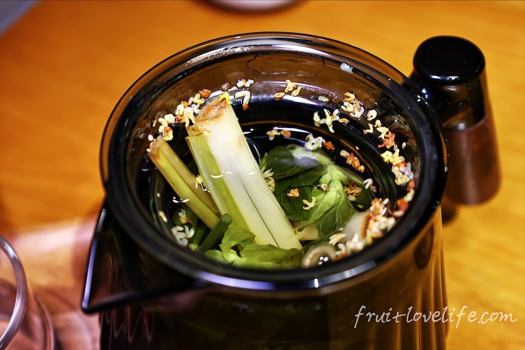 OZM啢男|台中西區寵物友善甜點、咖啡廳，品嚐超人氣歐式肉桂捲與手作司康，與毛孩一同享受下午茶時光 @果果愛Fruitlove