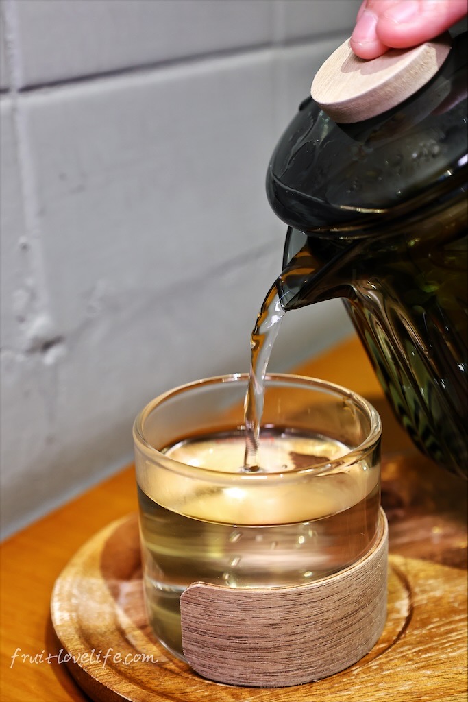 OZM啢男|台中西區寵物友善甜點、咖啡廳，品嚐超人氣歐式肉桂捲與手作司康，與毛孩一同享受下午茶時光 @果果愛Fruitlove