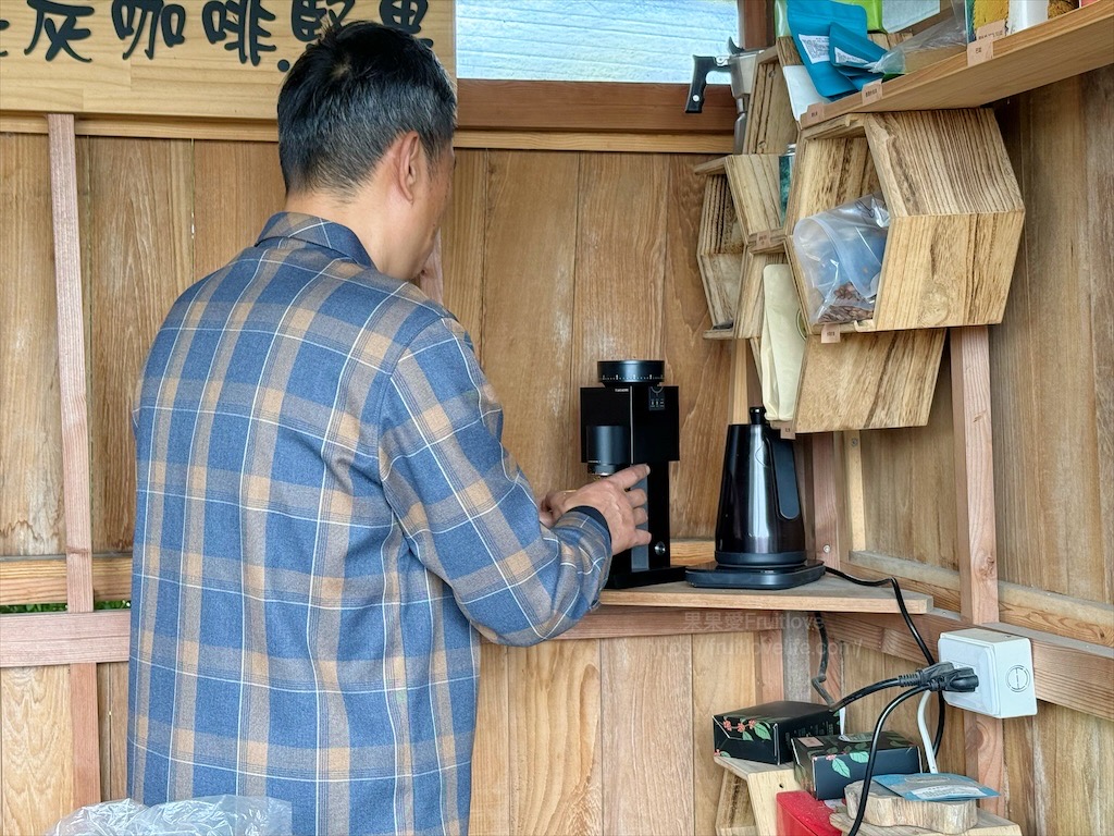 魚骨魔法森林|彰化二林咖啡,很隱密的咖啡工作室,使用備長炭直火烘焙咖啡豆,富有層次豆香,好喝又順口 @果果愛Fruitlove 魚骨魔法森林|彰化二林咖啡,很隱密的咖啡工作室,使用備長炭直火烘焙咖啡豆,富有層次豆香,好喝又順口 @果果愛Fruitlove