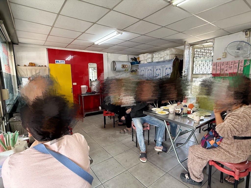 振興路湯包|台中東區早餐推薦，手工現包多汁湯包，只要銅板價，必訪人氣排隊早餐店 @果果愛Fruitlove