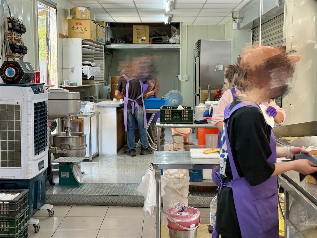 振興路湯包|台中東區早餐推薦，手工現包多汁湯包，只要銅板價，必訪人氣排隊早餐店 @果果愛Fruitlove