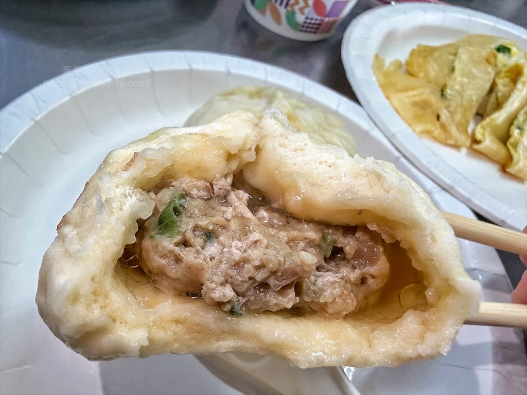 振興路湯包|台中東區早餐推薦，手工現包多汁湯包，只要銅板價，必訪人氣排隊早餐店 @果果愛Fruitlove