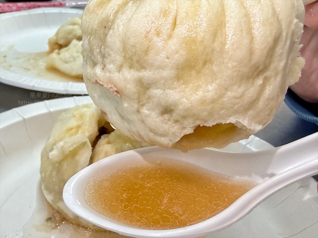 振興路湯包|台中東區早餐推薦，手工現包多汁湯包，只要銅板價，必訪人氣排隊早餐店 @果果愛Fruitlove