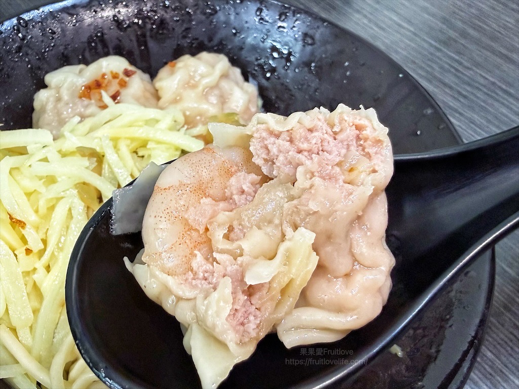 忠珍溫州大餛飩-中清店|台中西屯小吃，巷弄裡的大餛飩，大顆飽滿，內餡鮮甜，綠美圖/會展中心附近美食推薦 @果果愛Fruitlove