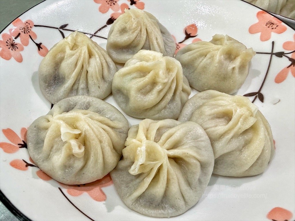 京巧手工湯包|彰化溪湖湯包，湯包現包現蒸，湯汁飽滿、肉餡鮮甜，還有小桌遊陪你等美食 @果果愛Fruitlove