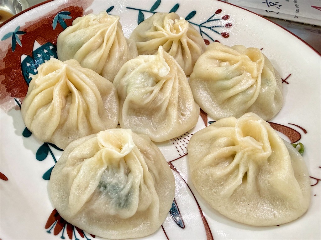 京巧手工湯包|彰化溪湖湯包，湯包現包現蒸，湯汁飽滿、肉餡鮮甜，還有小桌遊陪你等美食 @果果愛Fruitlove