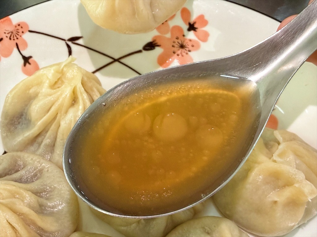 京巧手工湯包|彰化溪湖湯包，湯包現包現蒸，湯汁飽滿、肉餡鮮甜，還有小桌遊陪你等美食 @果果愛Fruitlove